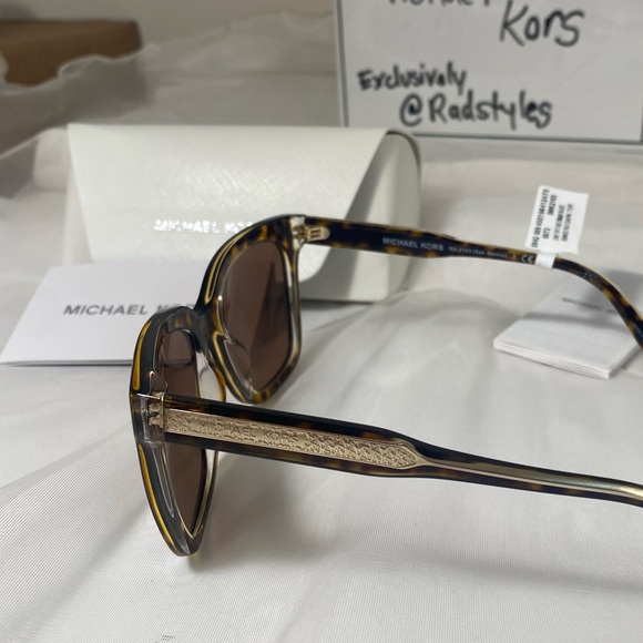 MICHAEL KORS tortoise shell square sunglasses with mirror lenses โจ๐ - Picture 7 of 10